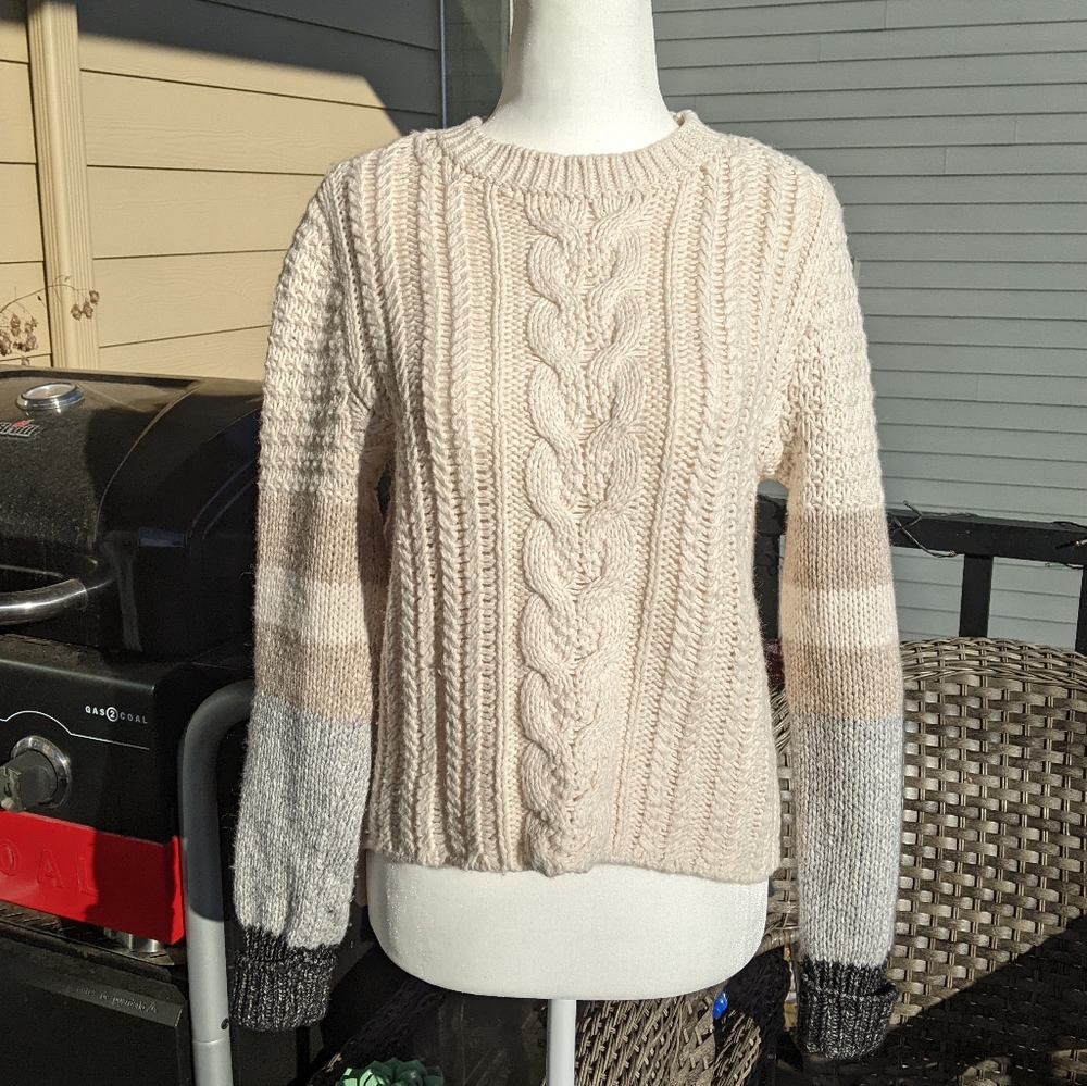 Cable knit sweater - Picture 5 of 8